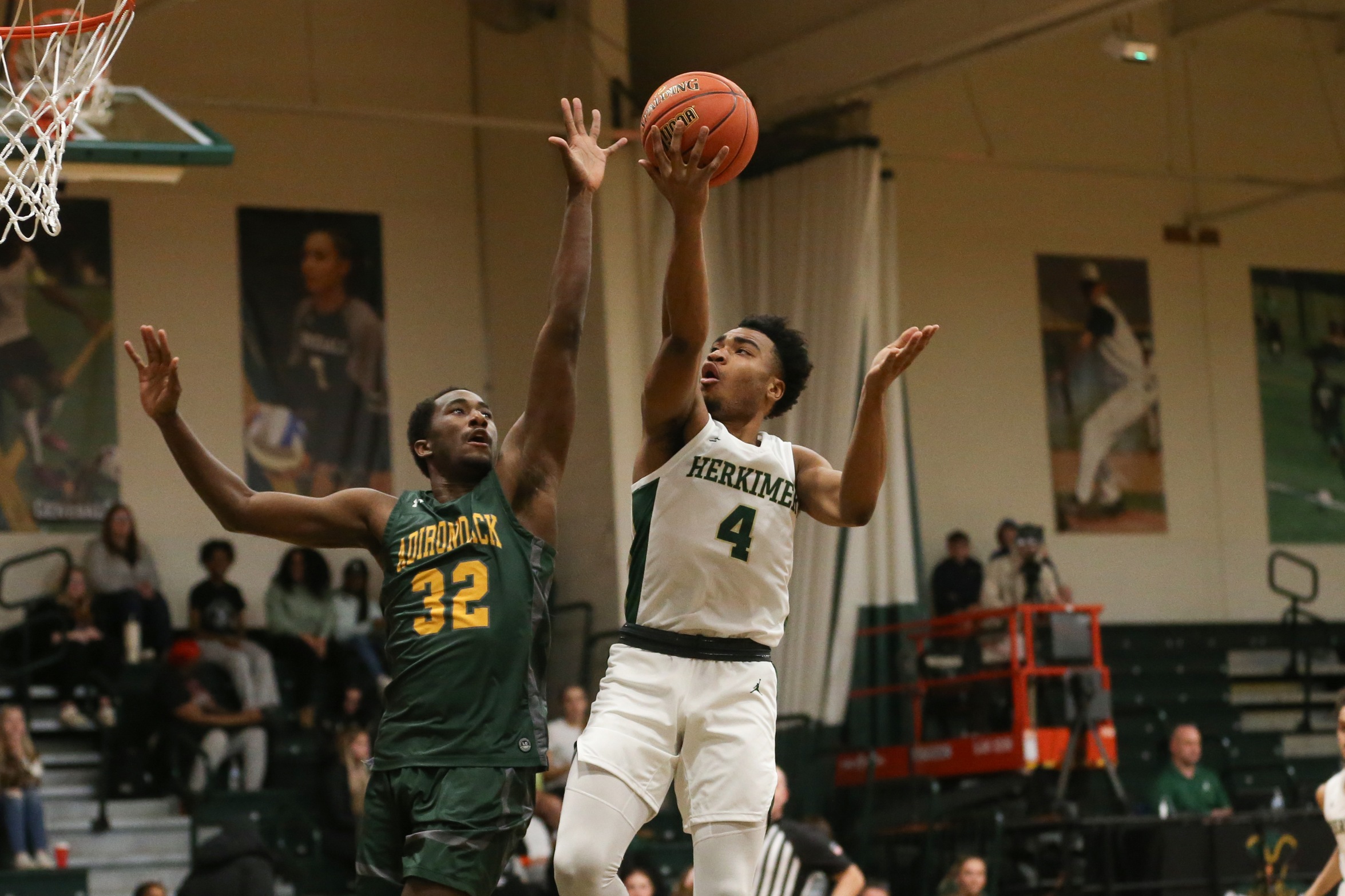 Harris's Five Three-Pointers Lifts Men's Basketball over Clinton
