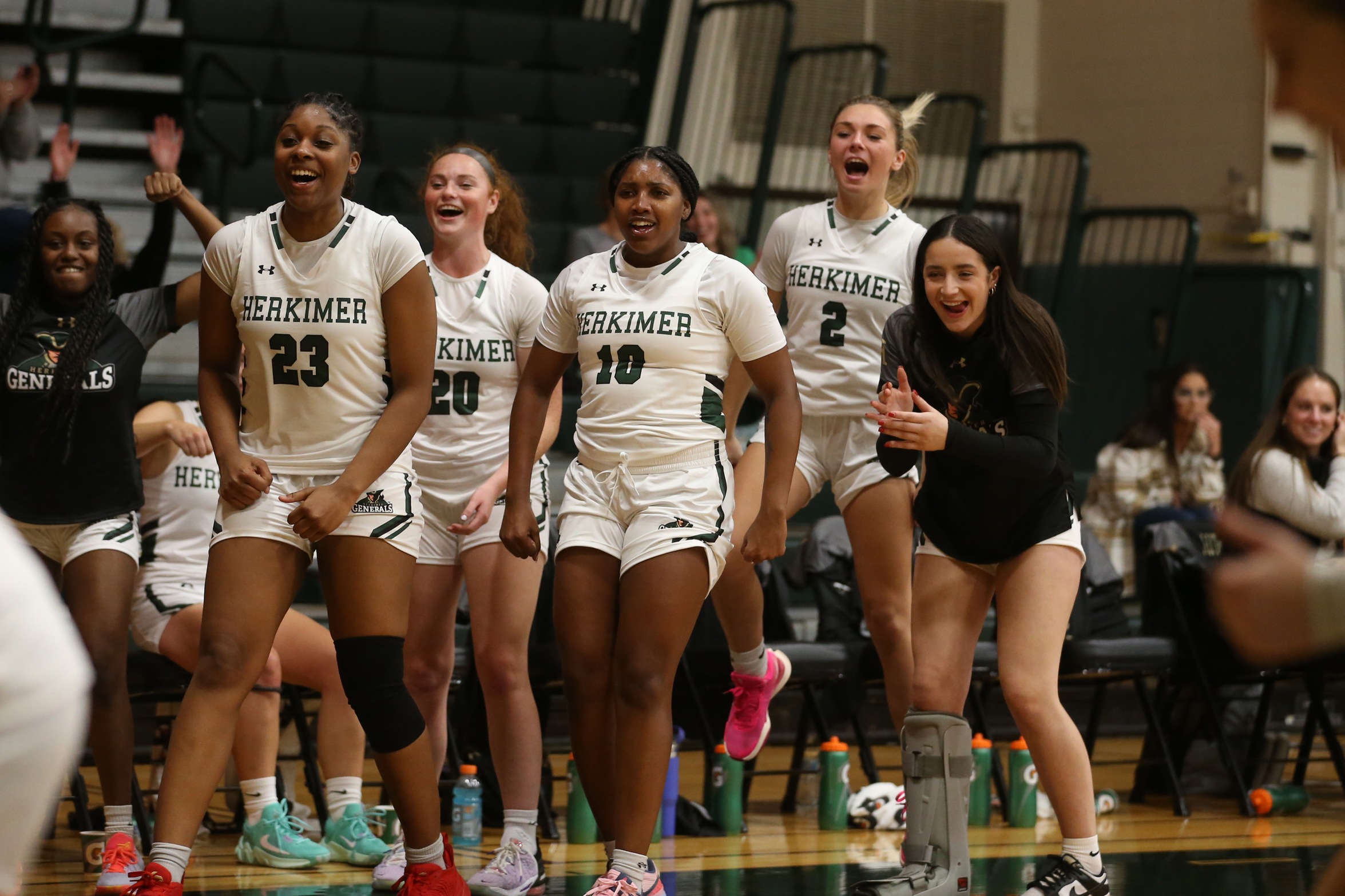 Women's Basketball Allows 19 Points in First Conference Win of Season