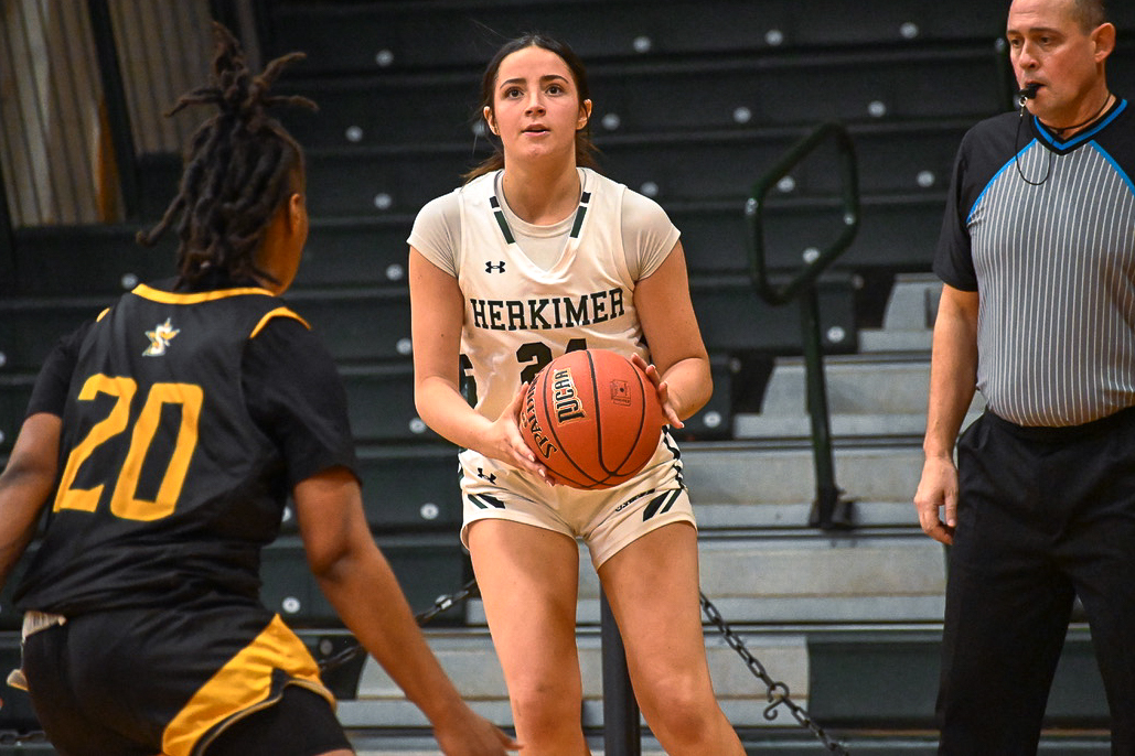 Geisler's 21 Points Aids Team in Win over SUNY Ulster
