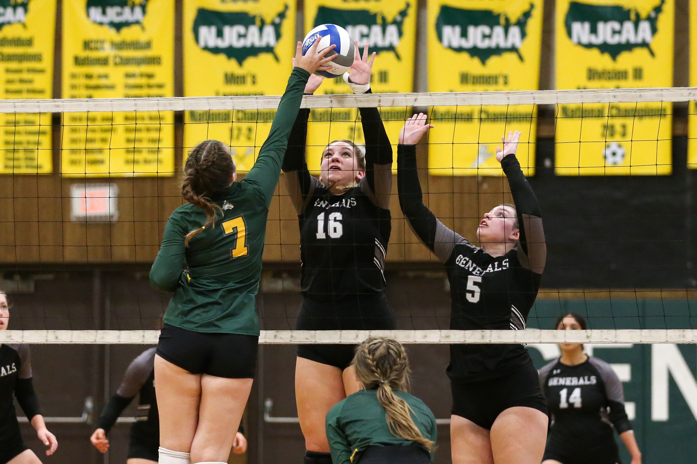 Volleyball Falls to SUNY Adirondack in MVC Matchup