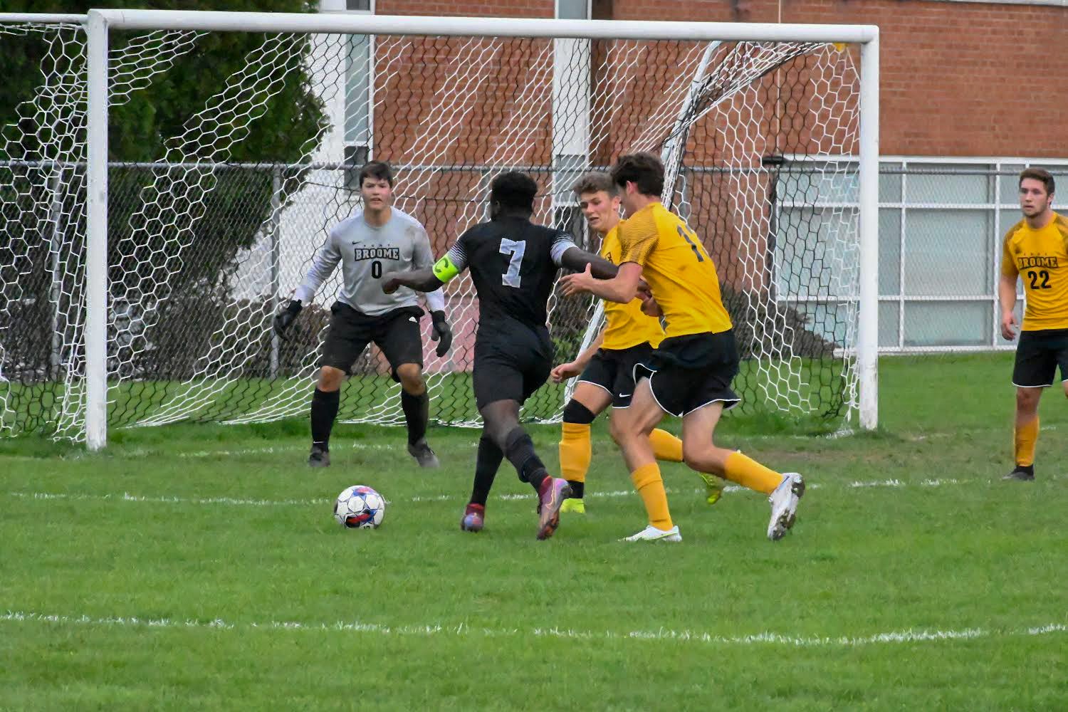 Men's Soccer Remains Undefeated in 8-0 Win Over SUNY Broome