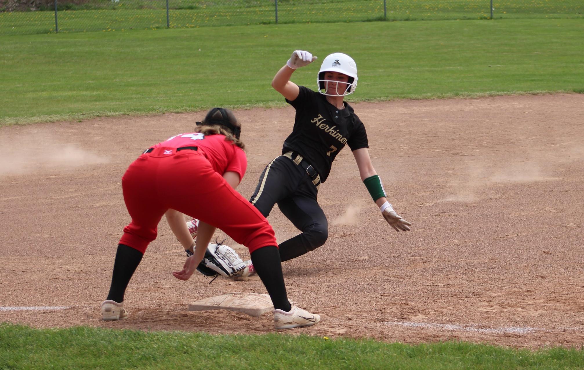 Softball Sweeps Erie CC in Regular Season Finale